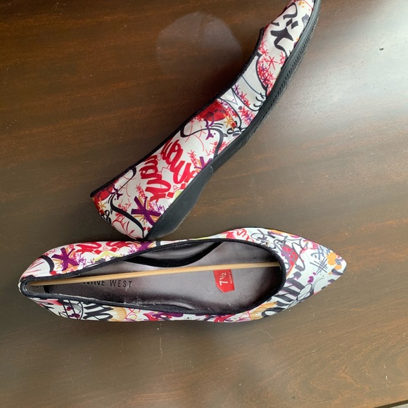 Nine West Graphic Flats - Picture 3 of 6